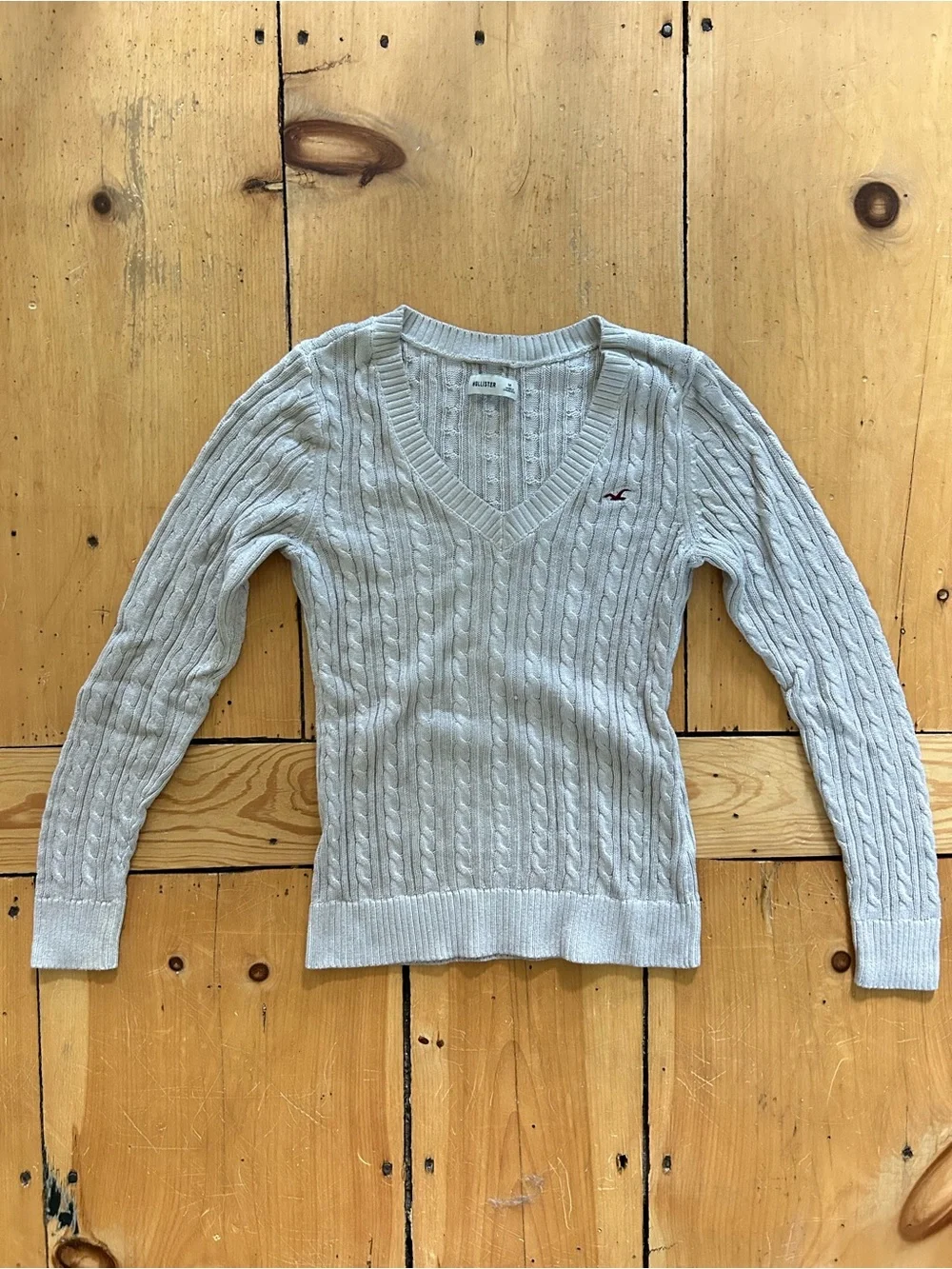 Vintage Y2K Hollister Women's Oatmeal Cable Knit V-Neck Sweater